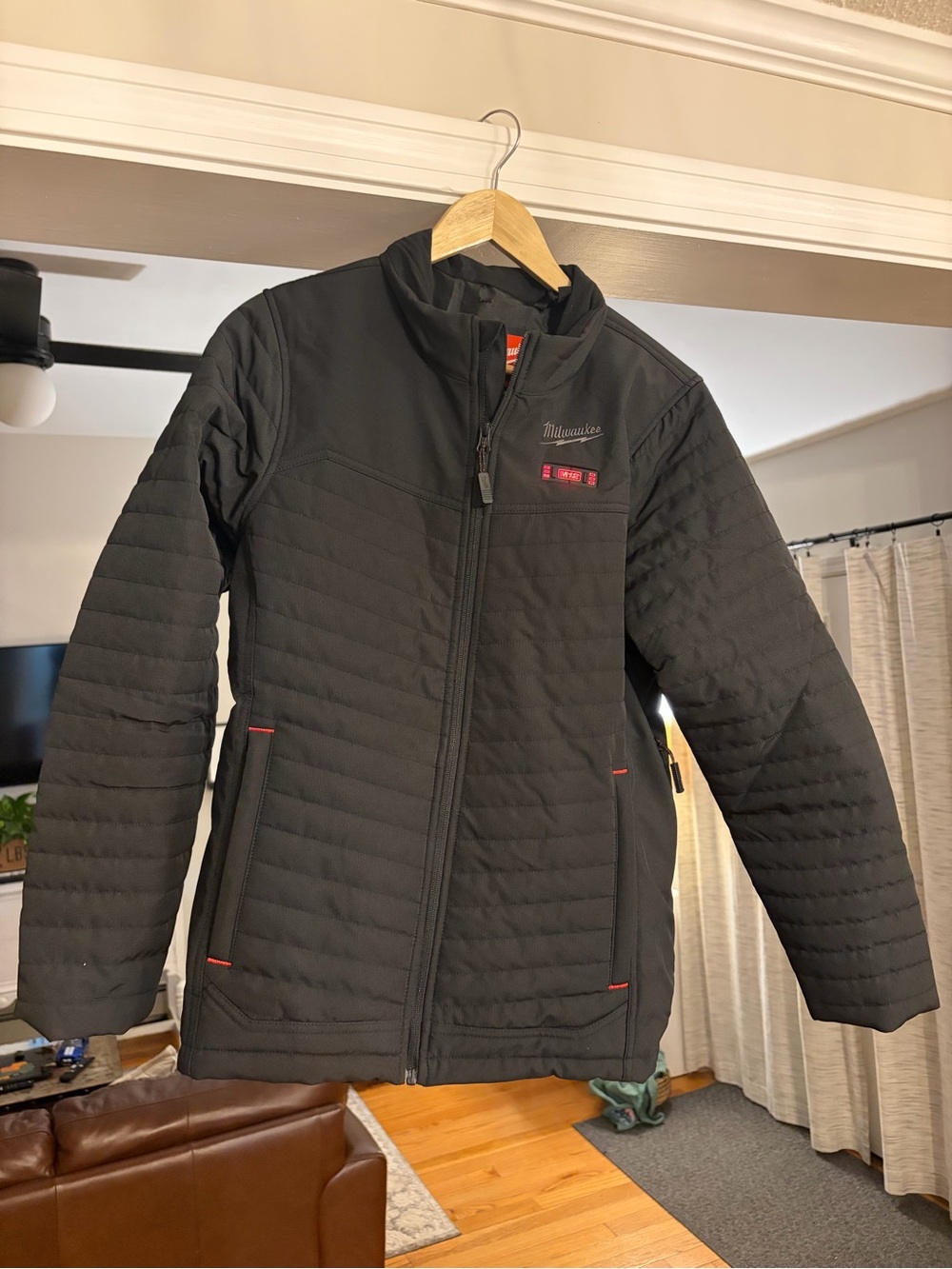 Milwaukee M12 Women’s Heated AXIS Jacket M great condition with battery and char